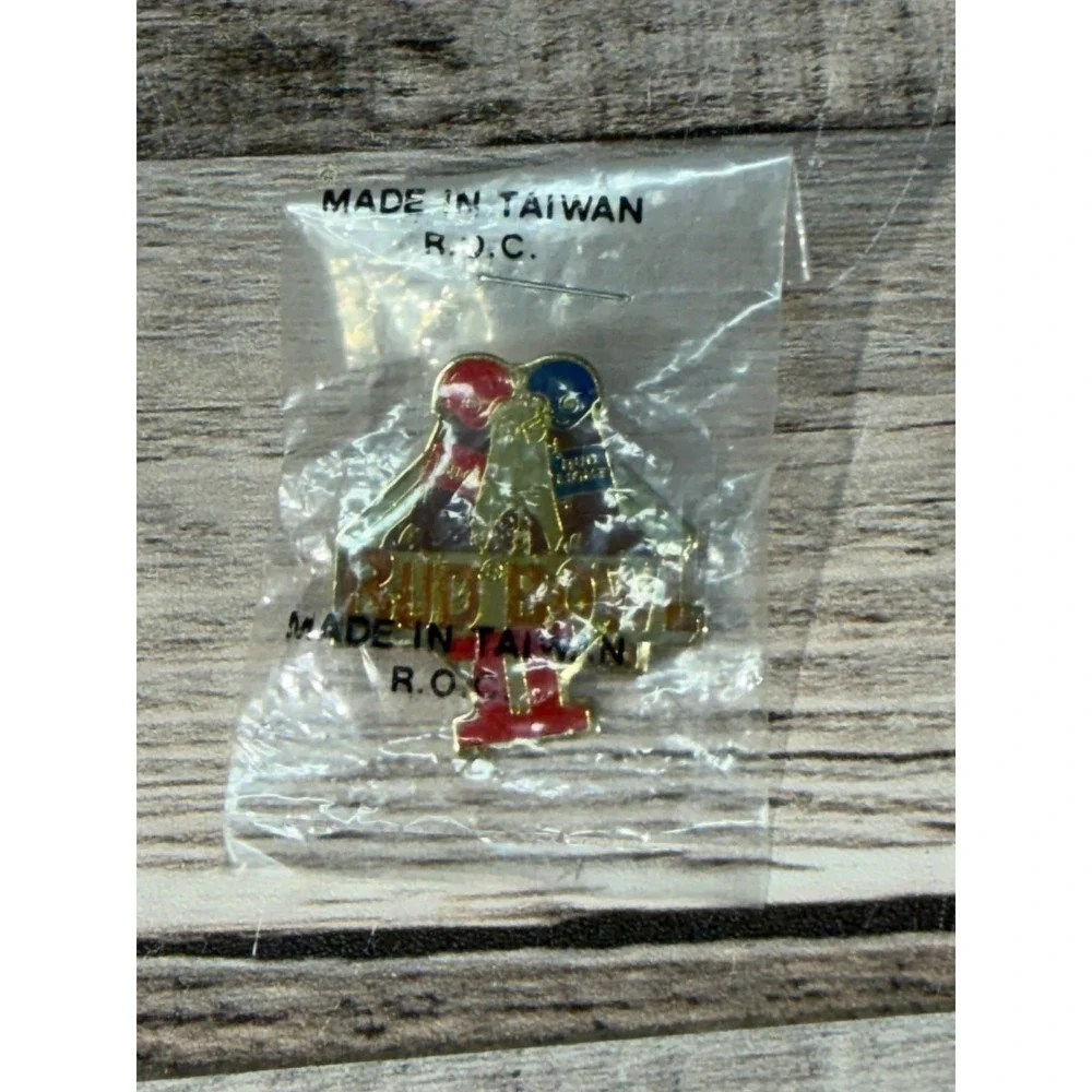 NFL Bud Bowl II‎ Budweiser Bud Light Football Enamel Lapel Hat Pin